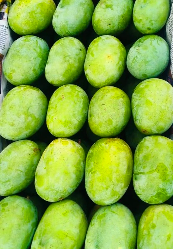 Fresh Bhagalpur Dudhia Malda Mangoes
